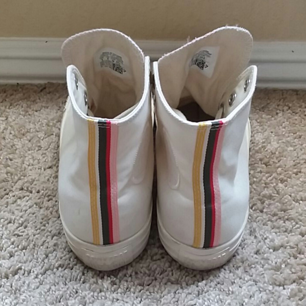 Converse - Picture 2 of 4